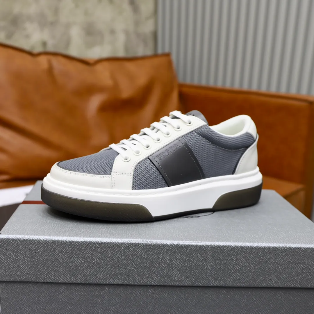 Ex-factory price: 680💰Top original order Brand: PRADA (Prada) Standard code: Men's size 38/44 (45 can be customized) Grade: Same as the official website Material: Original cowhide stitched with imported cloth, cowhide lining, original combination of two-color wear-resistant soft outsole Style category: casual sports version, young fashion, European and American trend, British style Color: actual picture color